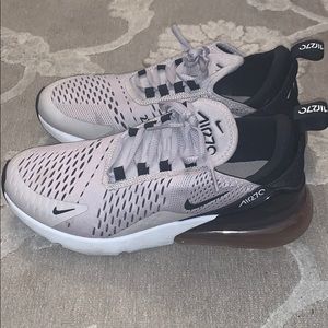 Nike Air 270s- barely worn